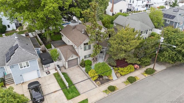 2772 Riverside Avenue, Merrick, NY 11566