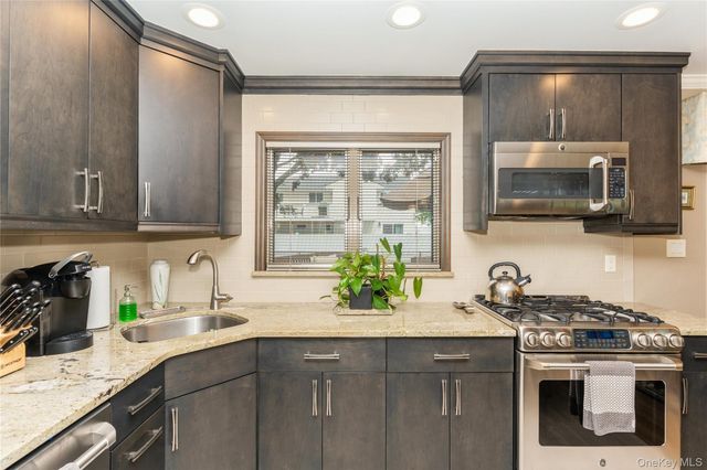 2772 Riverside Avenue, Merrick, NY 11566