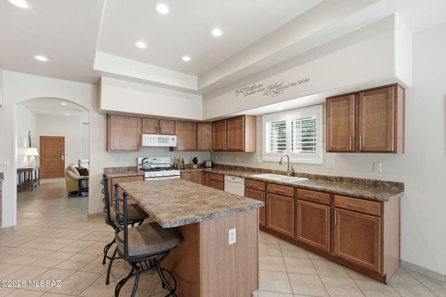 180 E Placita De Aretes, Green Valley, AZ 85614