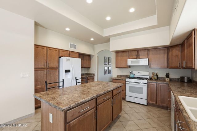 180 E Placita De Aretes, Green Valley, AZ 85614