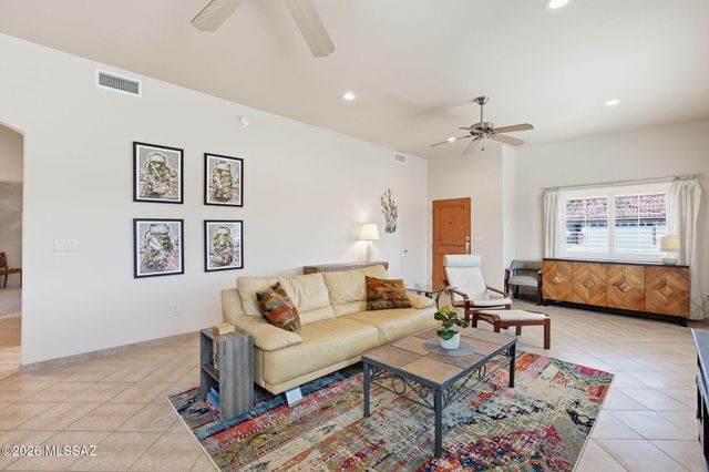 180 E Placita De Aretes, Green Valley, AZ 85614