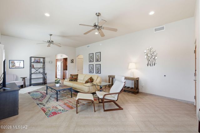 180 E Placita De Aretes, Green Valley, AZ 85614