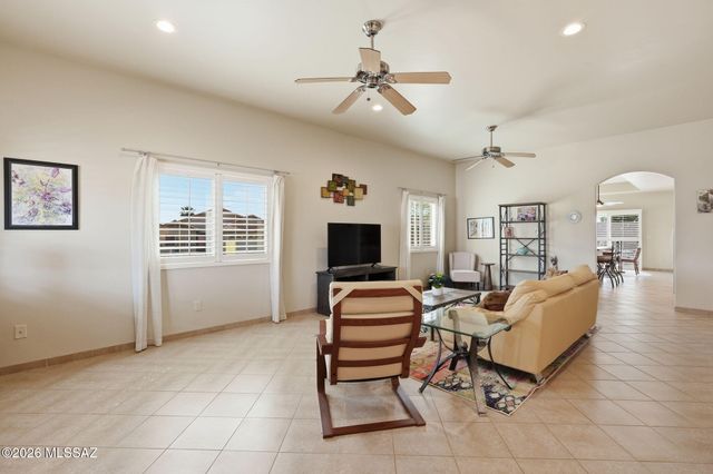 180 E Placita De Aretes, Green Valley, AZ 85614