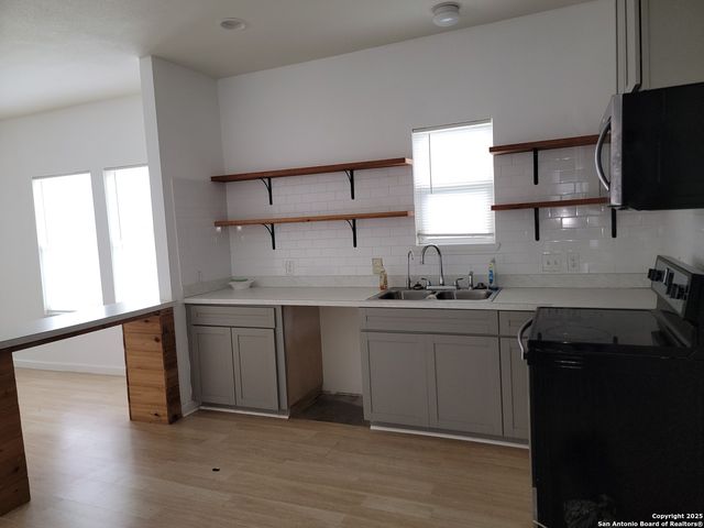 3402 W Salinas, San Antonio, TX 78207