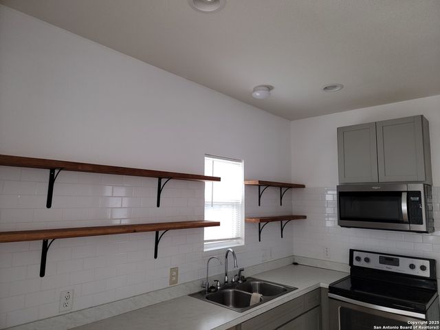 3402 W Salinas, San Antonio, TX 78207