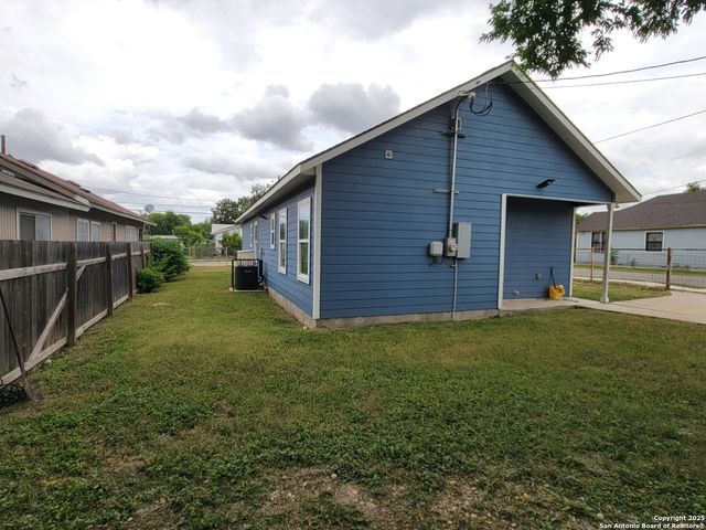 3402 W Salinas, San Antonio, TX 78207