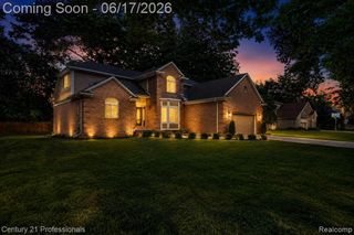 1655 Cardinal Ridge, West Bloomfield, MI 48324