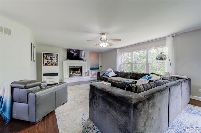 4 Windbriar Court, St Peters, MO 63376