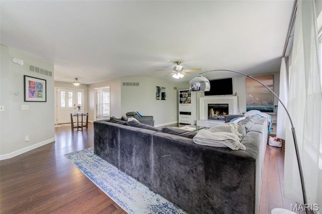 4 Windbriar Court, St Peters, MO 63376
