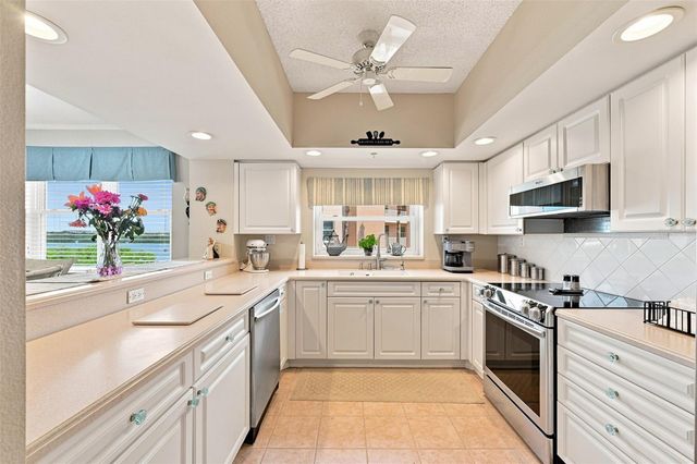 6450 SHORELINE DRIVE 9306, Seminole, FL 33708