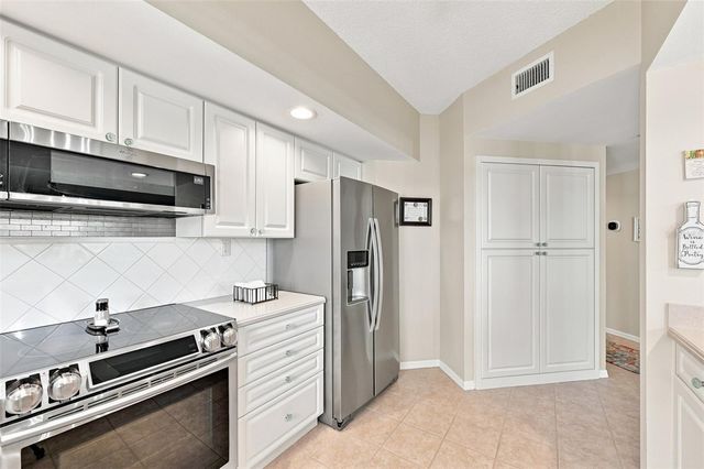 6450 SHORELINE DRIVE 9306, Seminole, FL 33708