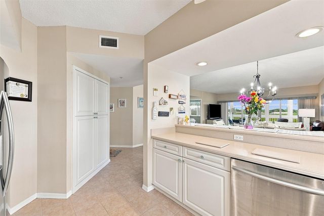 6450 SHORELINE DRIVE 9306, Seminole, FL 33708