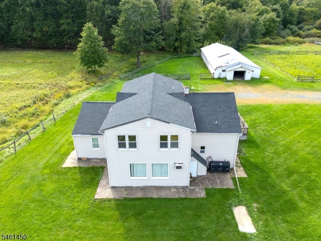 Image 12 of property listing at 73 Featherbed Ln, Raritan Twp., NJ 08822