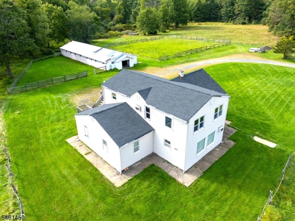 Image 13 of property listing at 73 Featherbed Ln, Raritan Twp., NJ 08822