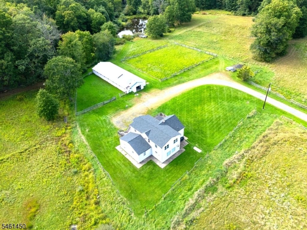 Image 17 of property listing at 73 Featherbed Ln, Raritan Twp., NJ 08822