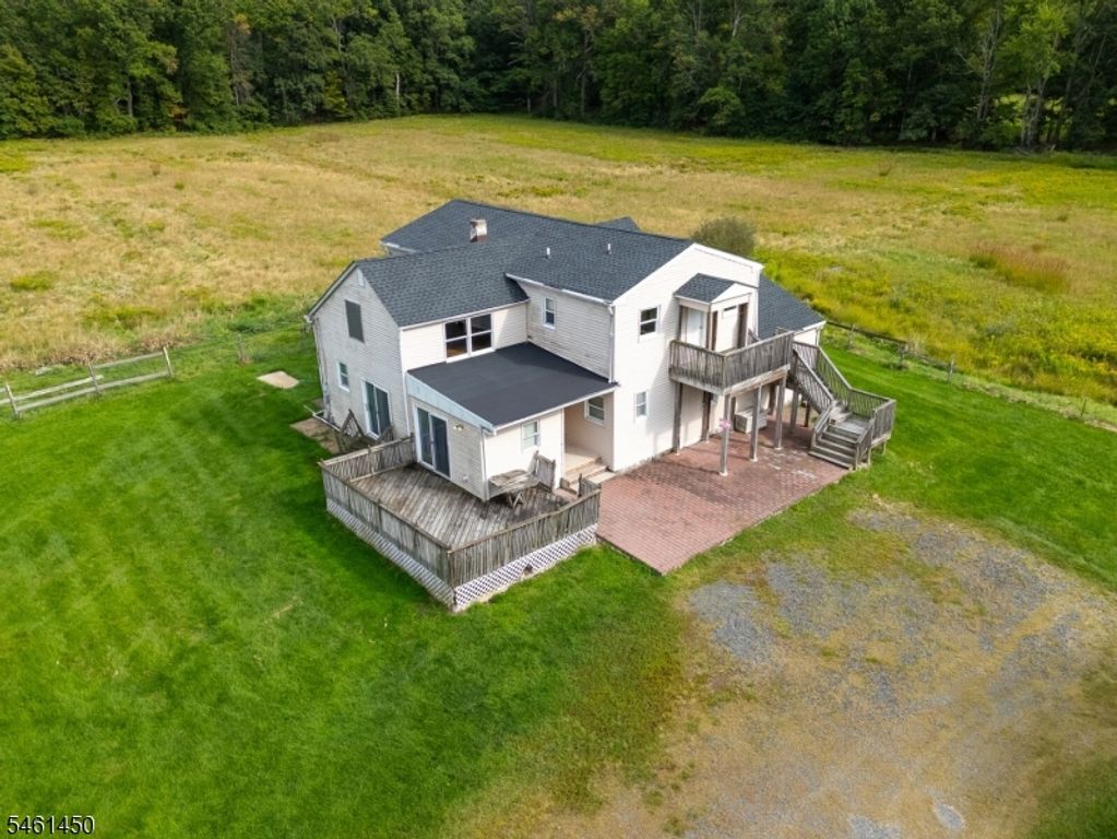 Image 22 of property listing at 73 Featherbed Ln, Raritan Twp., NJ 08822