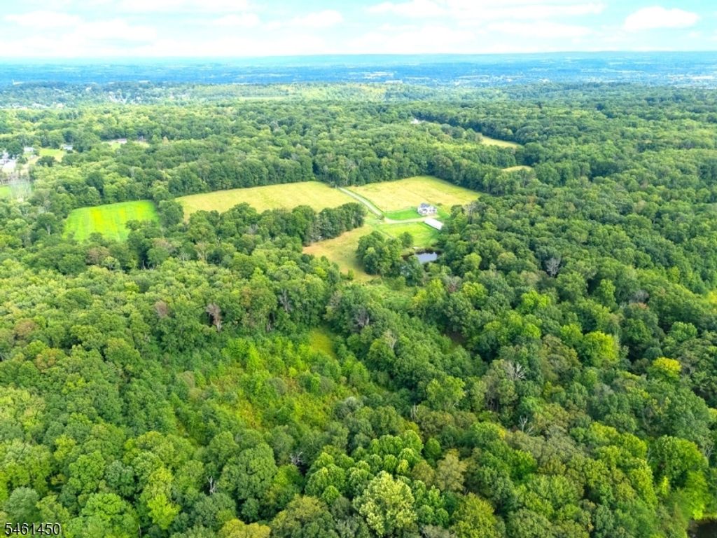Image 4 of property listing at 73 Featherbed Ln, Raritan Twp., NJ 08822