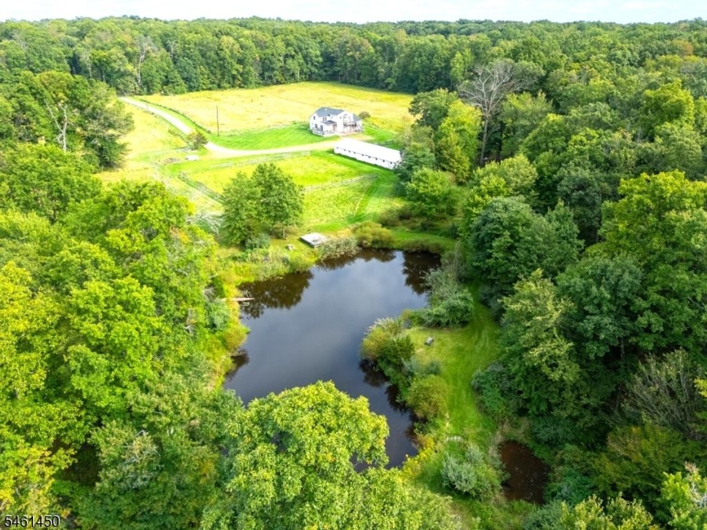Image 5 of property listing at 73 Featherbed Ln, Raritan Twp., NJ 08822