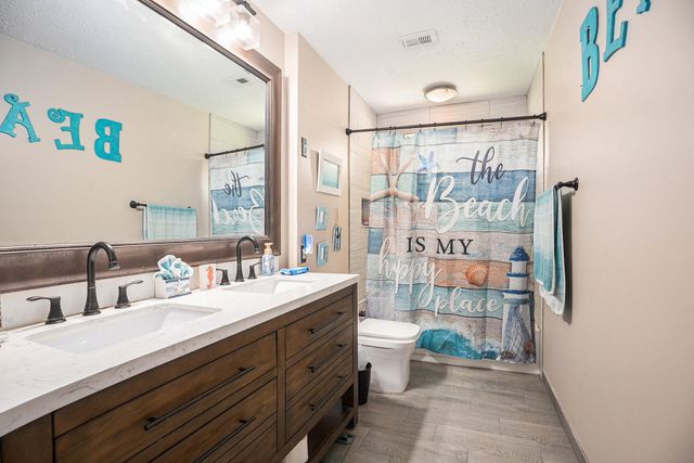 515 Brandywyne Drive, Friendswood, TX 77546