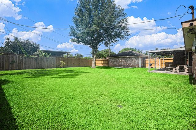 515 Brandywyne Drive, Friendswood, TX 77546