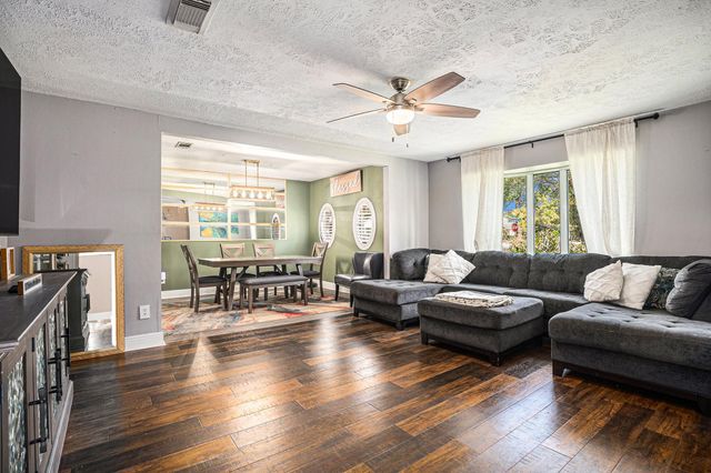 515 Brandywyne Drive, Friendswood, TX 77546