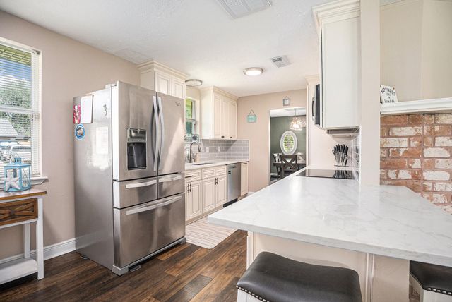 515 Brandywyne Drive, Friendswood, TX 77546