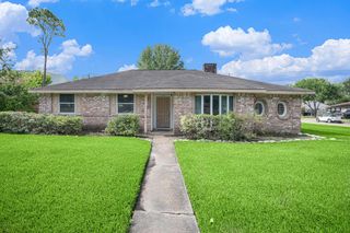 515 Brandywyne Drive, Friendswood, TX 77546