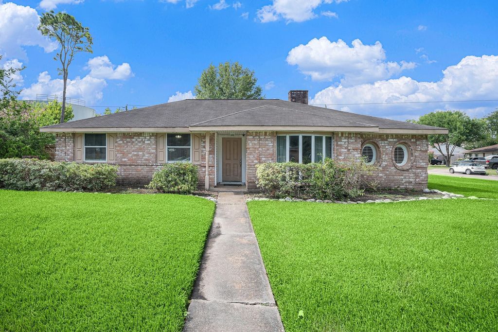 515 Brandywyne Drive, Friendswood, TX 77546