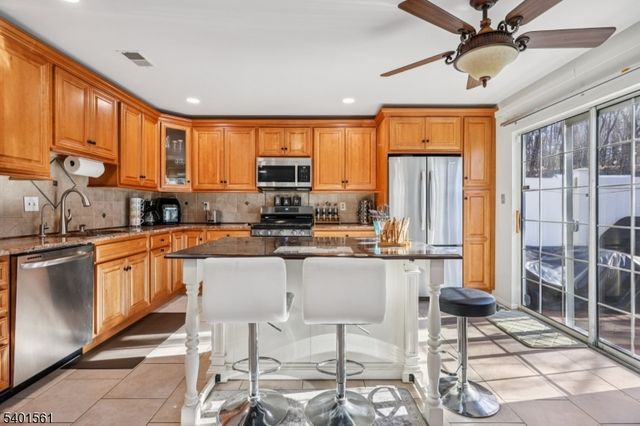 26 Eider Ct, Wayne Twp., NJ 07470