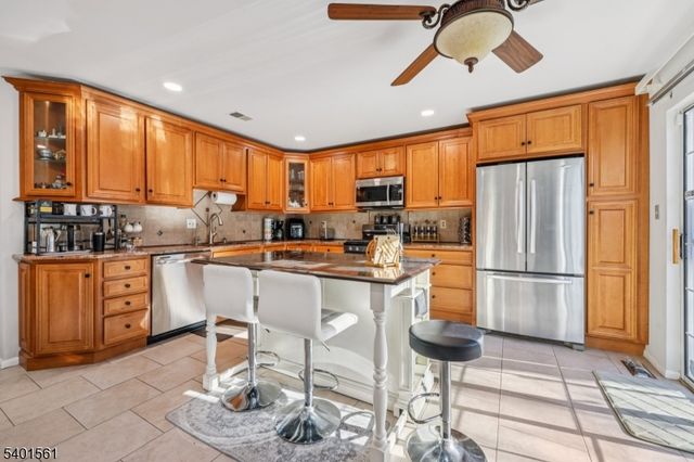 26 Eider Ct, Wayne Twp., NJ 07470