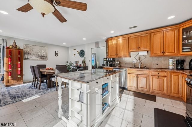 26 Eider Ct, Wayne Twp., NJ 07470