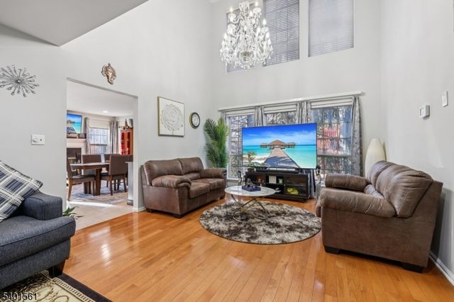 26 Eider Ct, Wayne Twp., NJ 07470