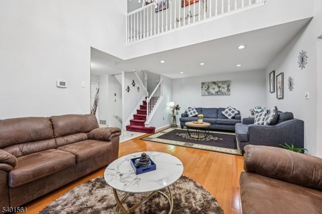 26 Eider Ct, Wayne Twp., NJ 07470