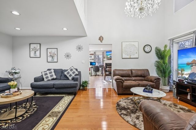 26 Eider Ct, Wayne Twp., NJ 07470