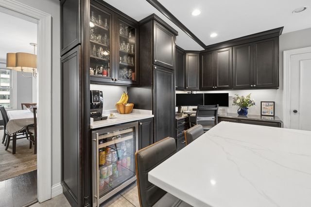 5000 S East End Avenue 15C, Chicago, IL 60615