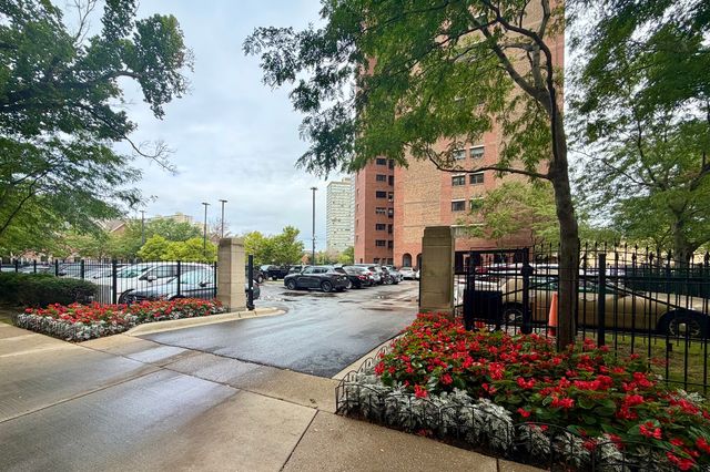 5000 S East End Avenue 15C, Chicago, IL 60615