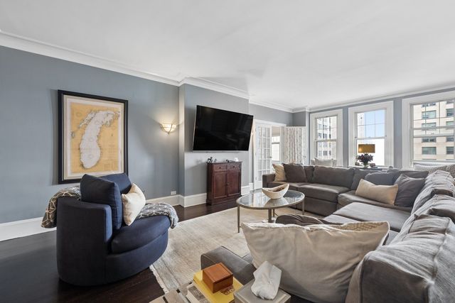 5000 S East End Avenue 15C, Chicago, IL 60615