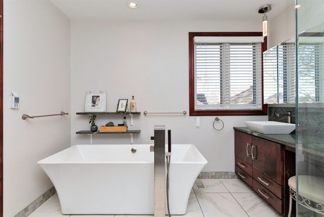 14448 Briarwood Lane, Urbandale, IA 50323