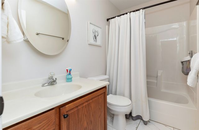 14448 Briarwood Lane, Urbandale, IA 50323