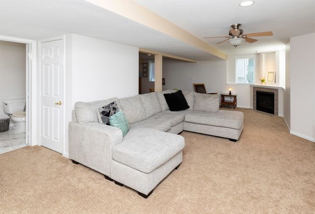 14448 Briarwood Lane, Urbandale, IA 50323