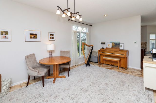 14448 Briarwood Lane, Urbandale, IA 50323