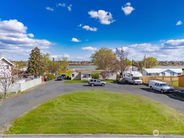 2001 W 2003 Lakeside Drive, Moses Lake, WA 98837