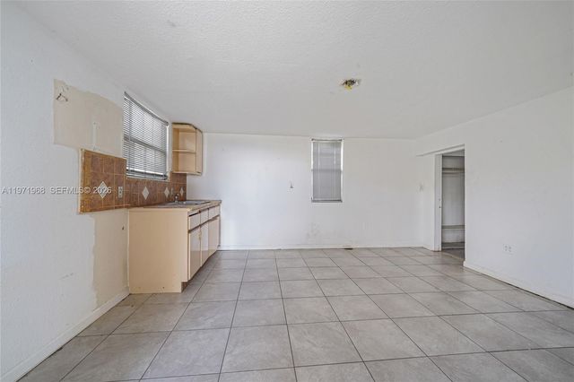 840 E 17th St, Hialeah, FL 33010