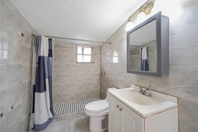 840 E 17th St, Hialeah, FL 33010