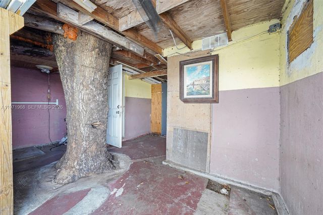 840 E 17th St, Hialeah, FL 33010