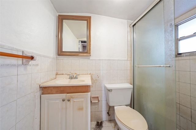 840 E 17th St, Hialeah, FL 33010