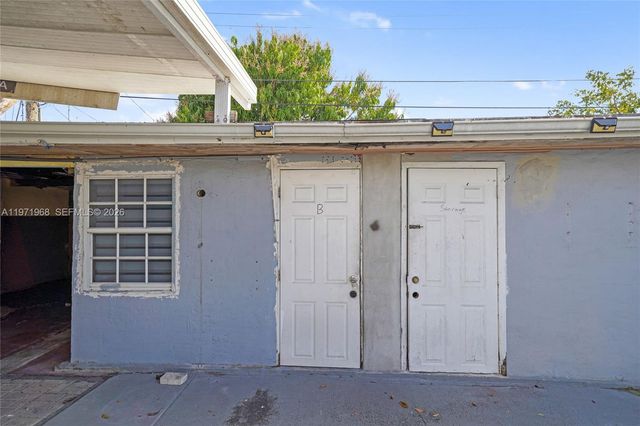 840 E 17th St, Hialeah, FL 33010