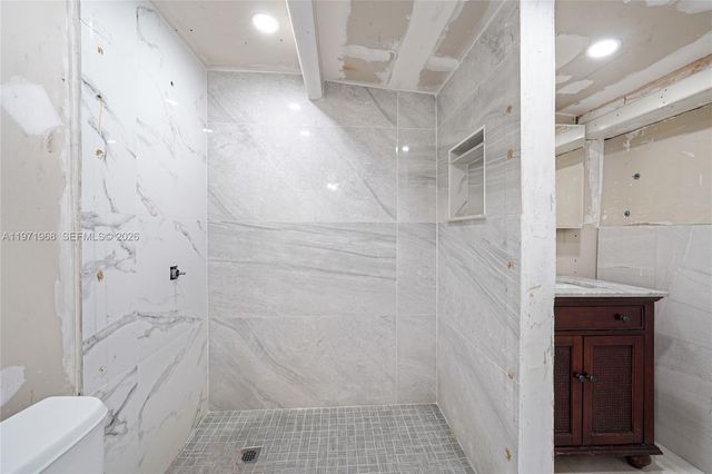 840 E 17th St, Hialeah, FL 33010