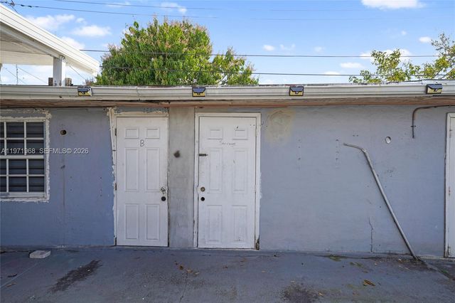 840 E 17th St, Hialeah, FL 33010