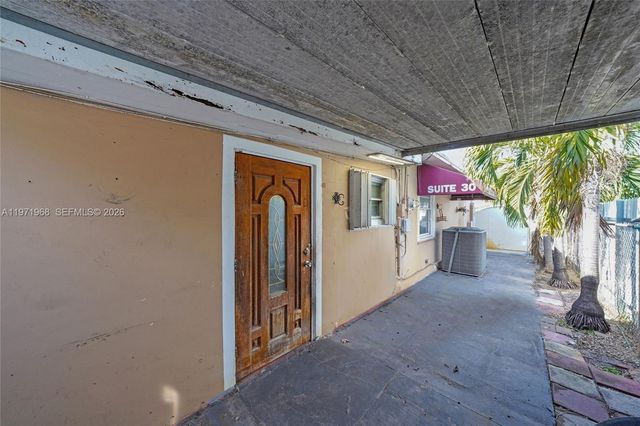 840 E 17th St, Hialeah, FL 33010